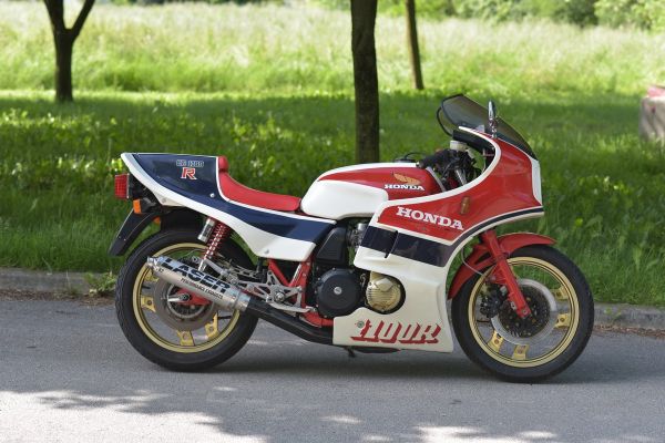 honda-cb1100r-carlo-08EF531F42-8D77-205B-14E4-83210C6CF45F.jpg