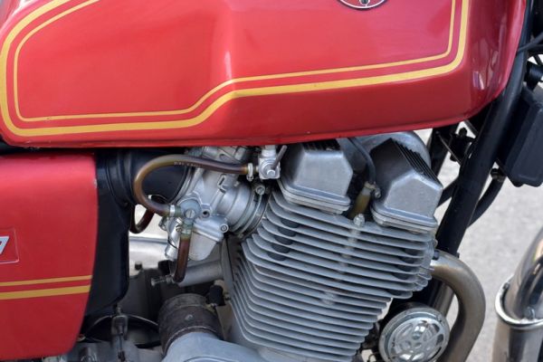 laverda1000-1976-zanardo-03E87E8E42-272F-CB33-4C8E-1F55636D84AC.jpg