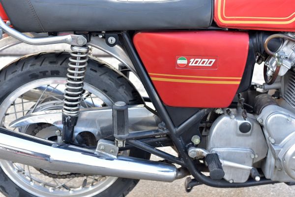 laverda1000-1976-zanardo-0452CC8DAC-A0B0-7B9B-63DA-61317ACE9795.jpg