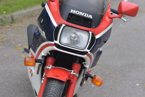 honda-vf-1000-r-142CA3F7BF-929A-8FEE-387D-280C067DCD43.jpg