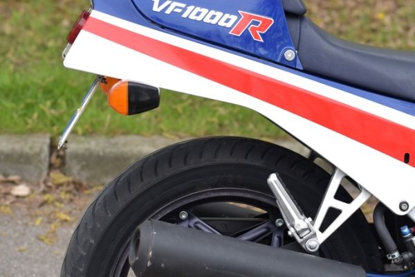 honda-vf-1000-r-453F7E874-BC60-6507-64B1-590B1B0389EE.jpg
