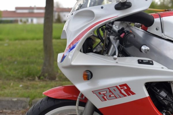 yamaha-fzr-750-r-ow01-13DB13B089-7E42-6A60-E5AD-6B3F5E6A5F8C.jpg