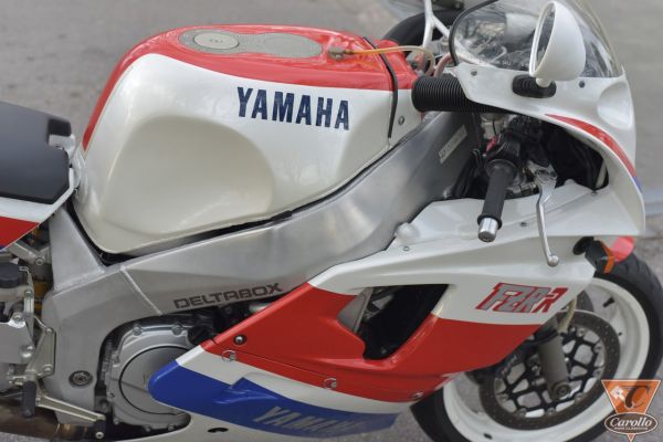 yamaha-fzr-750-r-ow01-25EA43E997-6416-BAEA-E76C-30110DC47254.jpg