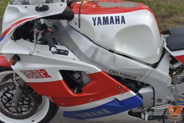 yamaha-fzr-750-r-ow01-26E6C3FCD9-1B77-EA47-A040-CEA13FA79FBA.jpg