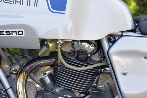 ducati-750-ss-1975-1320C28B67-5D91-AEEB-3641-DB8DF2586276.jpg